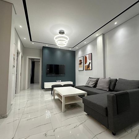 Warm And Modern Brand New Apartment Piraeus Buitenkant foto